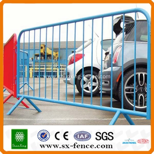 Road safety crowd barrier metal fence